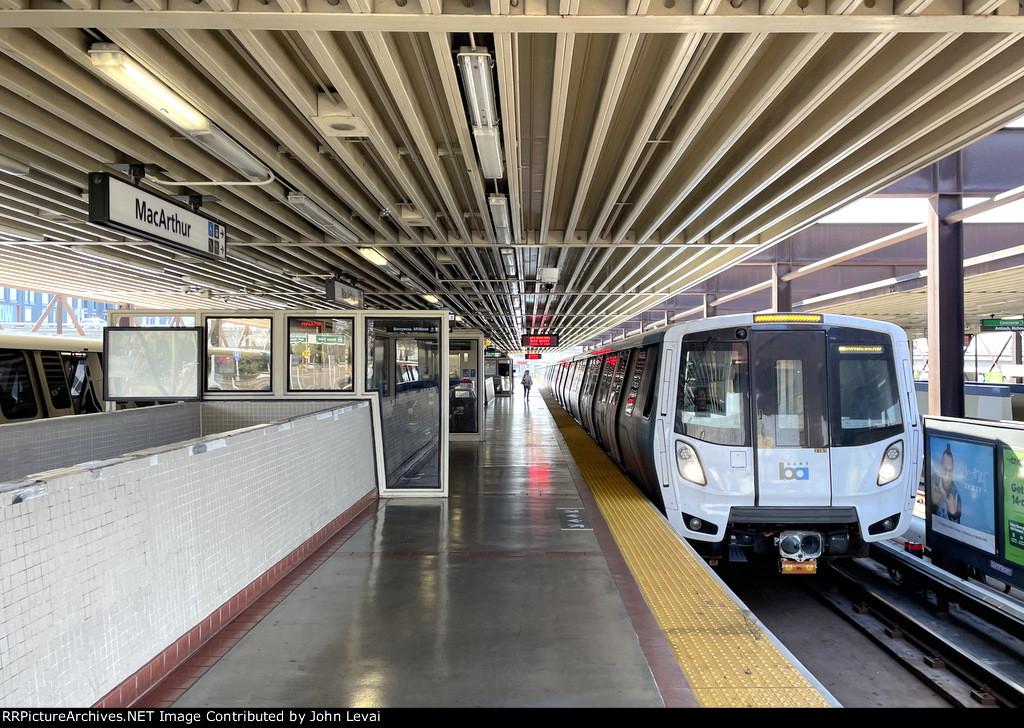 BART train at MacArthur Sta